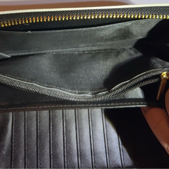 Nanette Lepore Black And White Stripped Zip Around Wallet CC Holders Coin Pouch - Picture 7 of 15